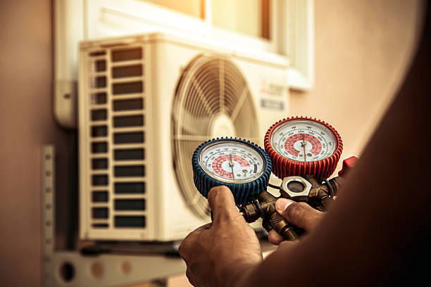 Professional Hvac technician working in Coolidge, TX